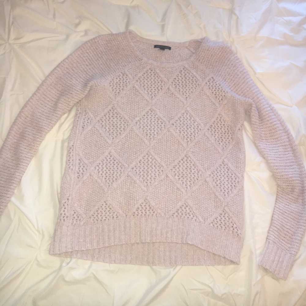 American Eagle light pink sweater.